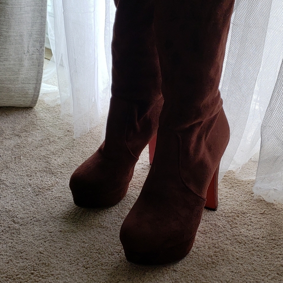 Boots - Picture 2 of 9